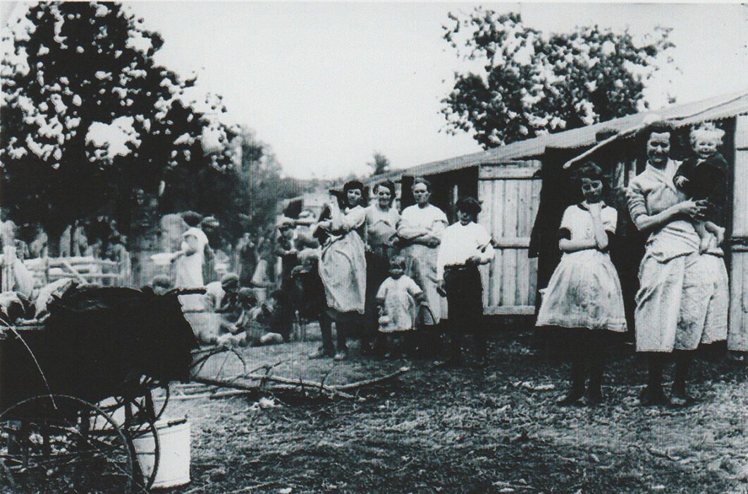 "Let’s all go hop picking!" MMM Magazine 05 Hop pickers congregating outside the huts ready for evening meal Credit Rare Historical Photos Ltd