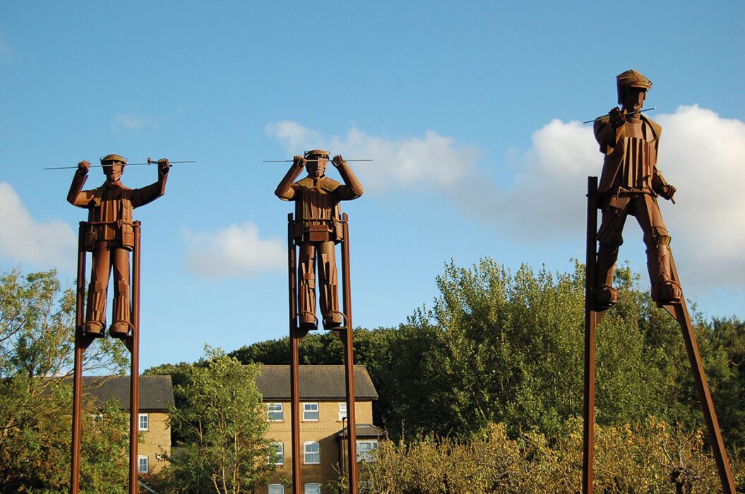 "Let’s all go hop picking!" MMM Magazine 06 Stilt men on their tall legs. Credit Robin J Brooks DSC 4396 october mmm